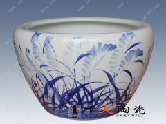 唐龙陶瓷青花小缸，瓷器工艺品。风水摆件装饰园林景观缸