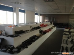 供应 铝浇铸模具/锌合金模具/压铸模具(拥有专业的模具制造经验及产品加工)