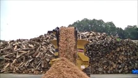 新型全自动木材粉碎机现场试机!